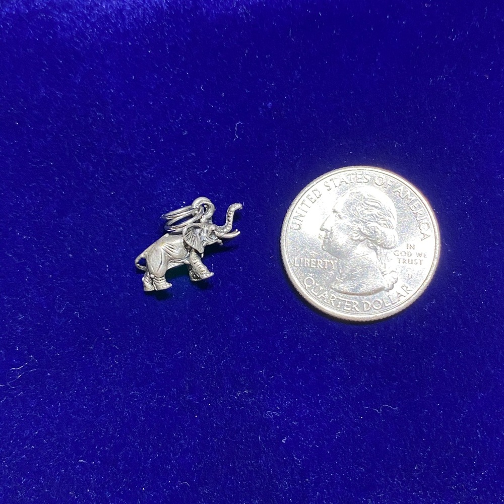 Silvertone Elephant Charm 🐘✨ - Picture 2 of 3